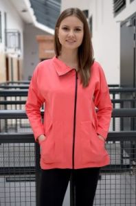 Bluza zapinana na ekspres.