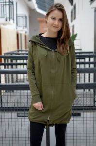 Bluza z kapturem i kieszeniami zapinana na suwak