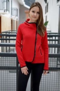 Bluza z dłuższym tyłem i kapturem zapinana na ekspres