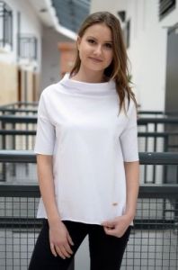 Luźna bluzka z kominem i blaszką