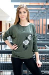 Bluzka motywem kwiatowym