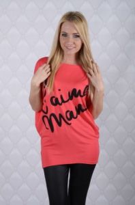 Asymetryczna bluzka z napisem \"Je t'aime mama\"