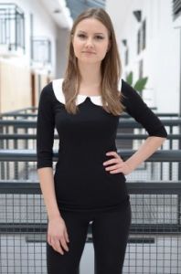 Bluzka z białym kołnierzykiem