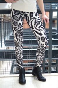 Legginsy w panterkę - dopasowane