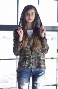 Bluza z gwiazdkami i ćwiekami