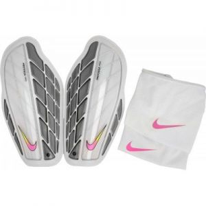 Ochraniacze piłkarskie Nike Protegga Pro M SP0315-104